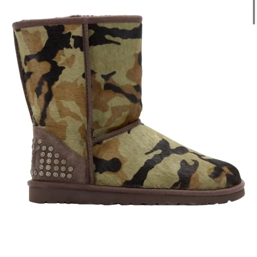 UGG ROWLAND CAMO CALF HAIR LEATHER SHEEPSKIN STUDDED BOOTS WOMEN SIZE 8 RARE HTF